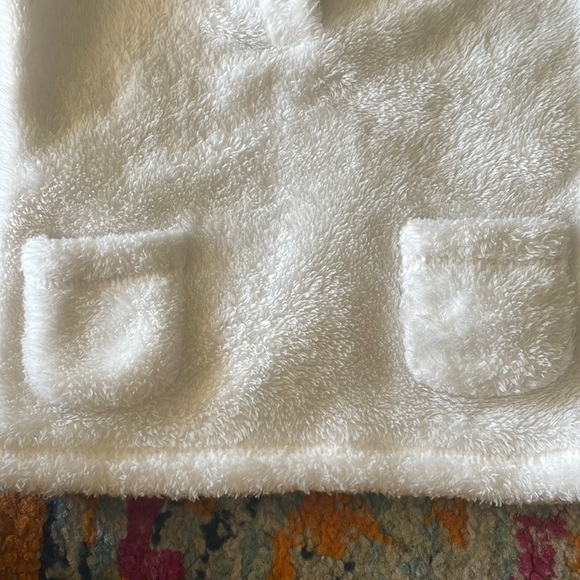 Carter’s White Hooded Pullover. - Picture 3 of 4